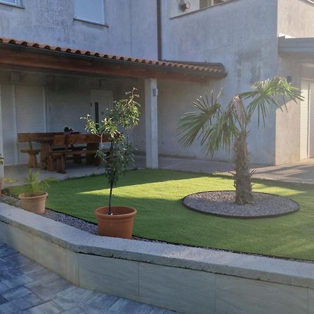Apartments In Rijeka, Free Parking And Large Terrace, 15Min Drive From The Beach Eksteriør bilde