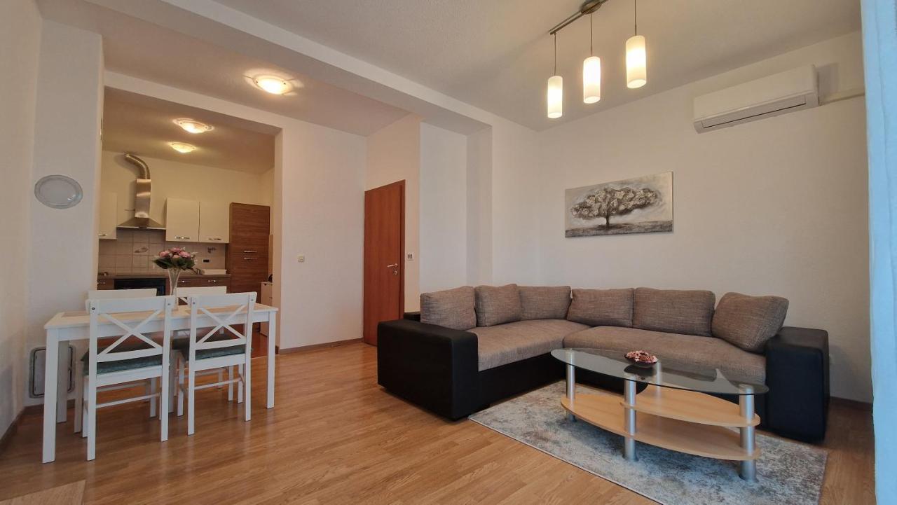 Apartments In Rijeka, Free Parking And Large Terrace, 15Min Drive From The Beach Eksteriør bilde
