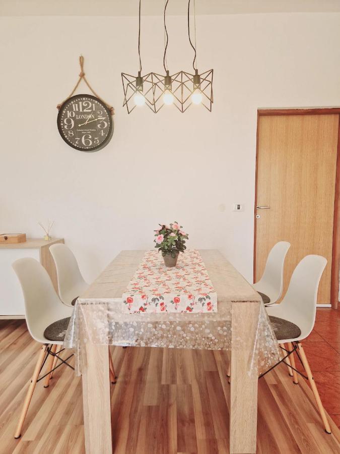 Apartments In Rijeka, Free Parking And Large Terrace, 15Min Drive From The Beach Eksteriør bilde