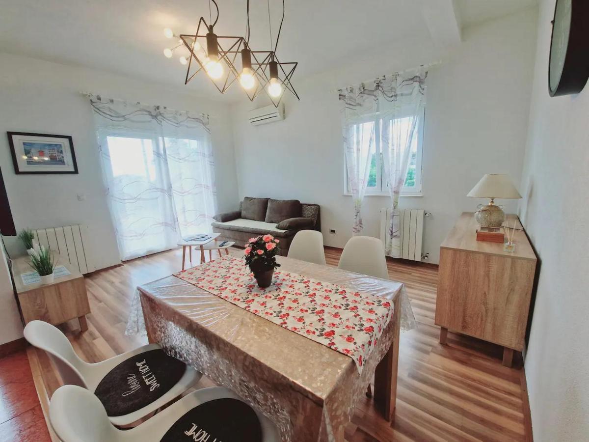 Apartments In Rijeka, Free Parking And Large Terrace, 15Min Drive From The Beach Eksteriør bilde