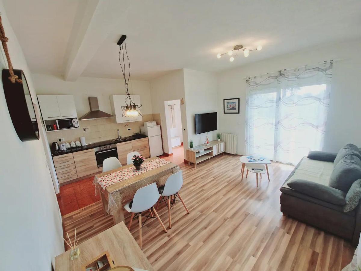 Apartments In Rijeka, Free Parking And Large Terrace, 15Min Drive From The Beach Eksteriør bilde