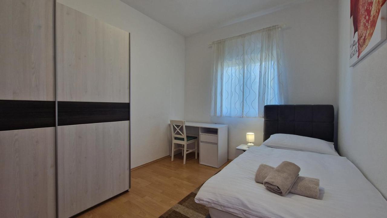 Apartments In Rijeka, Free Parking And Large Terrace, 15Min Drive From The Beach Eksteriør bilde